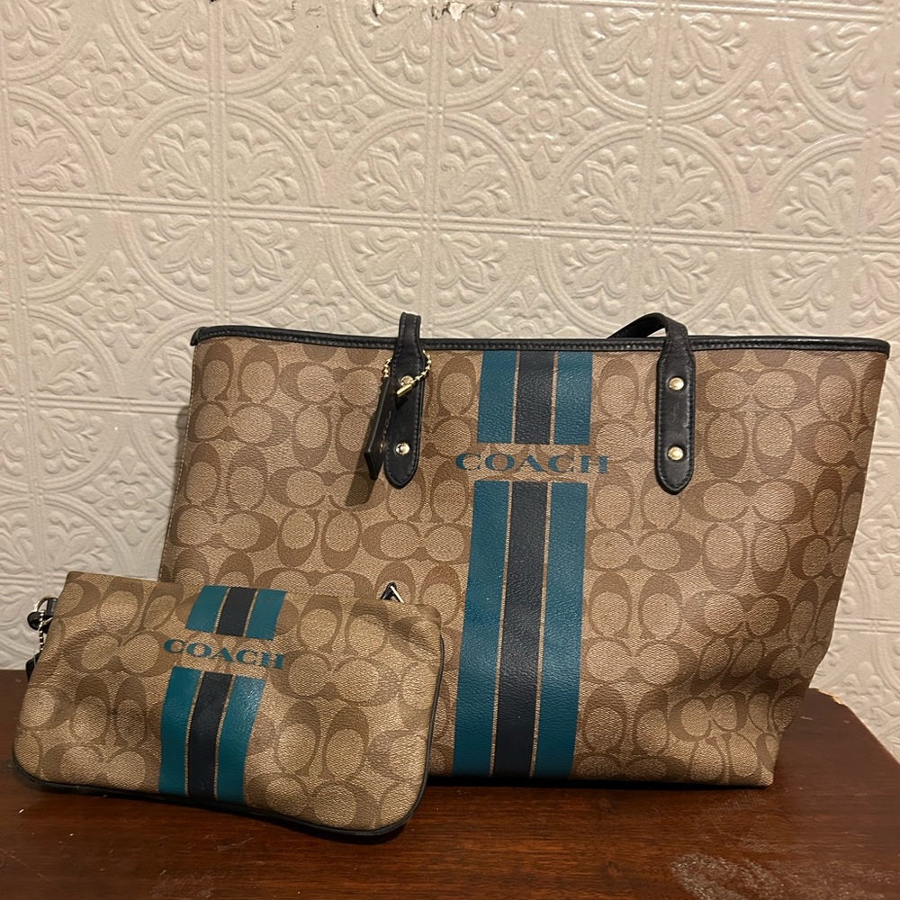 Coach F38405 VARSITY STRIPE CITY ZIP TOTE IN SIGNATURE and matching wristlet